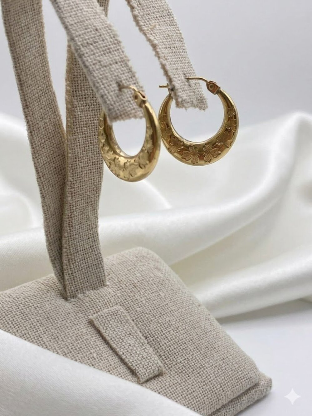 Vintage 14k Solid Gold  Etched Maple Leaf Hoop Earrings